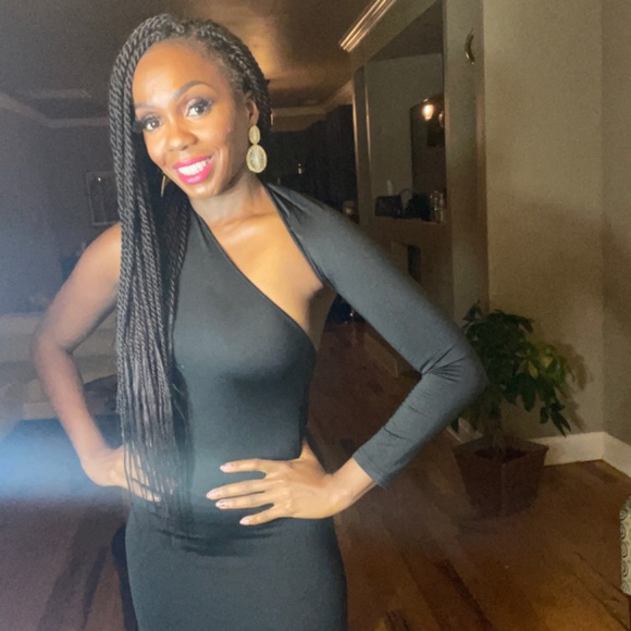 Cute black dress! - Picture 5 of 7